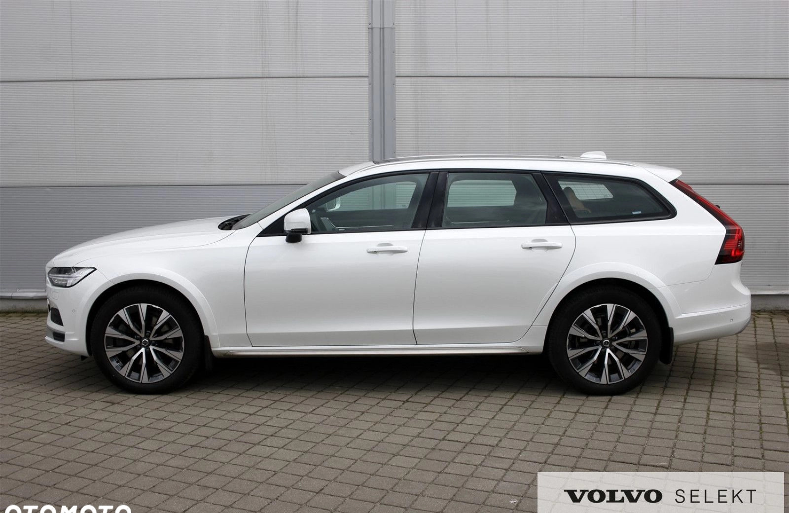 Volvo V90 Cross Country cena 325000 przebieg: 14000, rok produkcji 2023 z Tychy małe 704